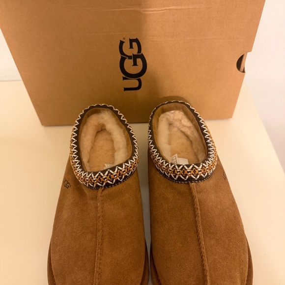 NWT UGG size 7 slippers - Picture 8 of 8